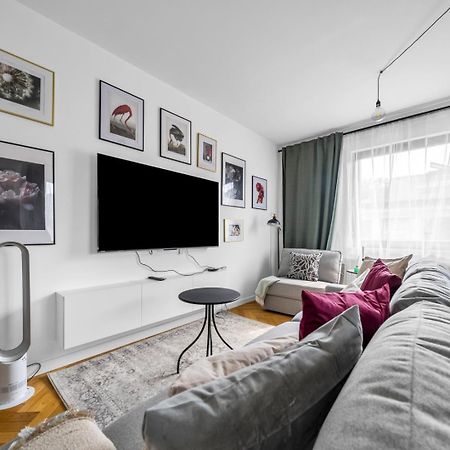 Skierniewicka Apt - Parking, Workspace, Balcony - By Rentujemy วอร์ซอ ภายนอก รูปภาพ