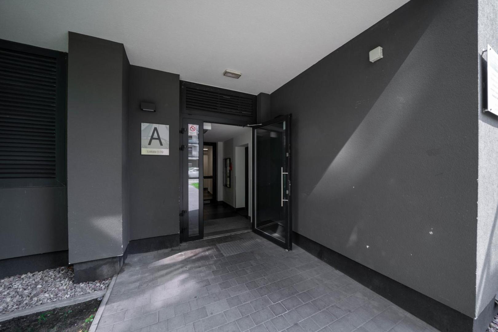 Skierniewicka Apt - Parking, Workspace, Balcony - By Rentujemy วอร์ซอ ภายนอก รูปภาพ